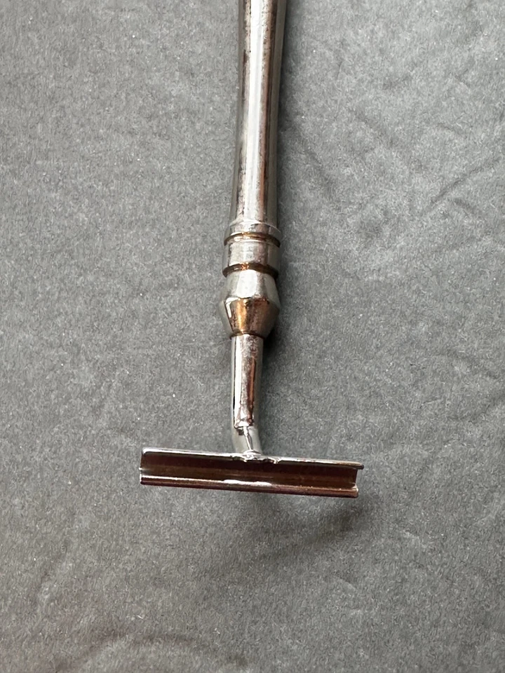 Maquinilla de afeitar cromada de un solo filo de colección usada pero nunca usada Foto 4 de 4