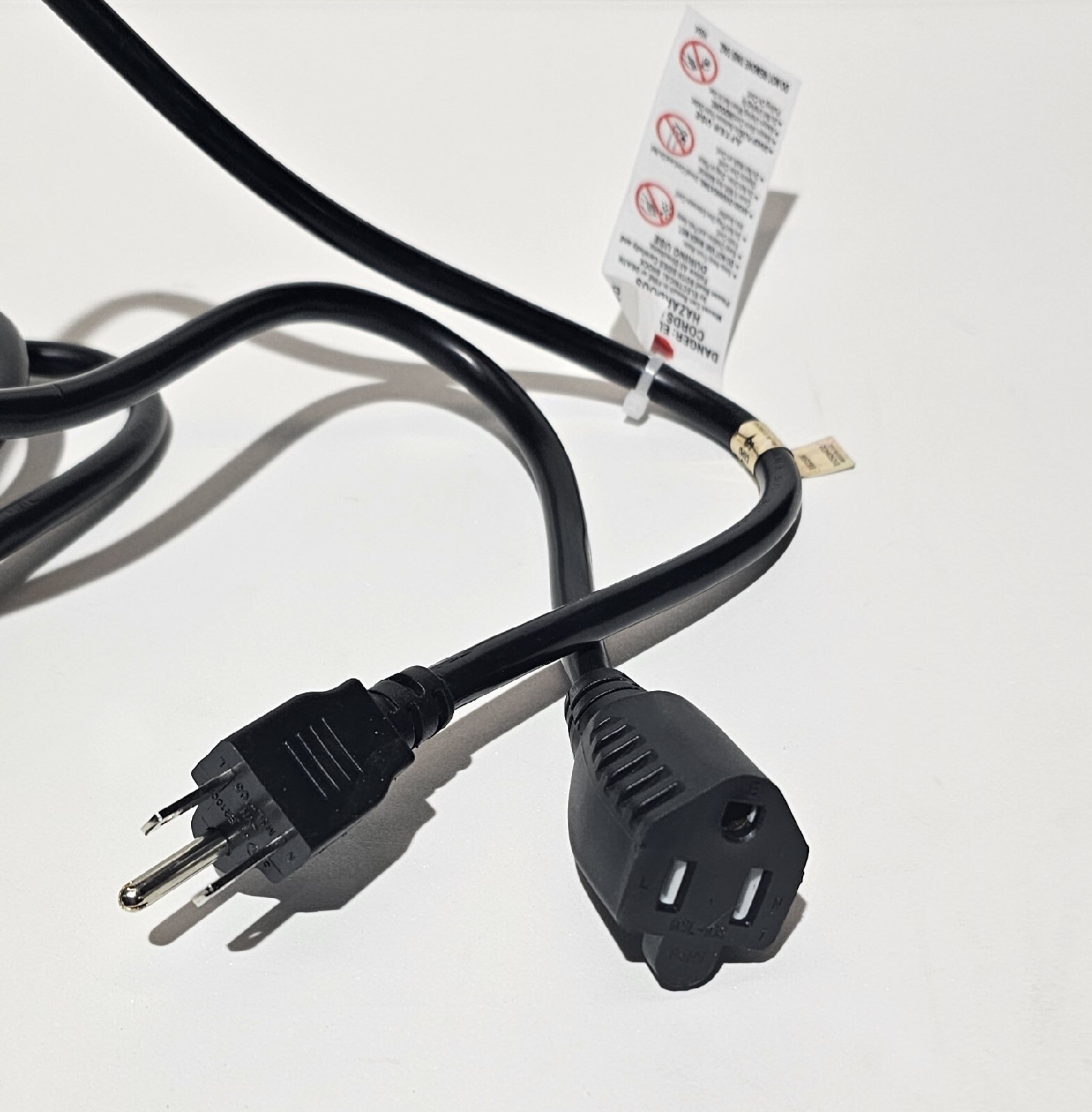 Extension Cord 6 Ft - NEMA 5-15P to NEMA 5-15R, 16AWG, 13A, 3-Prong-image