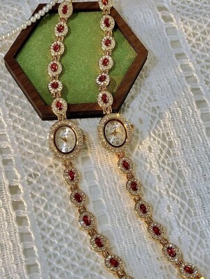 Women display picture 1