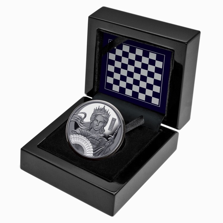アメリカ国旗デザイン 牛 フィギュア 王冠付き Niue 2025 CHESS QUEEN $1 1 Troy Oz Pure Silver Black Proof