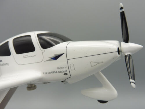 CIRRUS SR20 LUFTHANSA EFA 1/40 Herpa 490160 European Flight Academy - Photo 9 sur 12