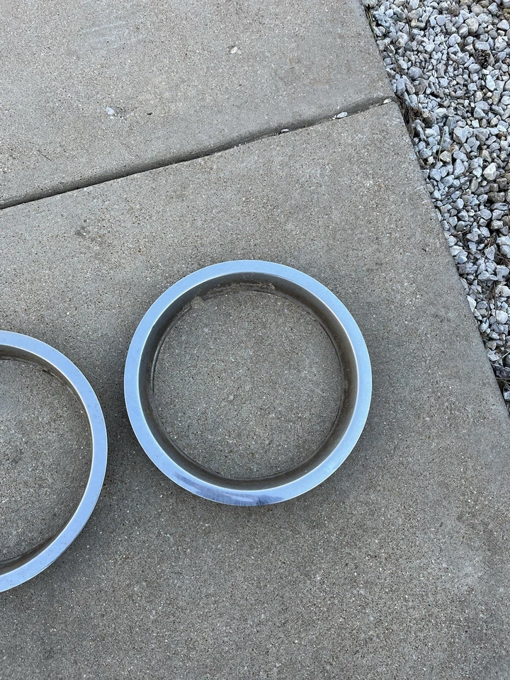 Juego de 2 anillos de ajuste de belleza para camioneta Toyota SR5 rueda de 14" 2x2 OEM tapa central Foto 2 de 4