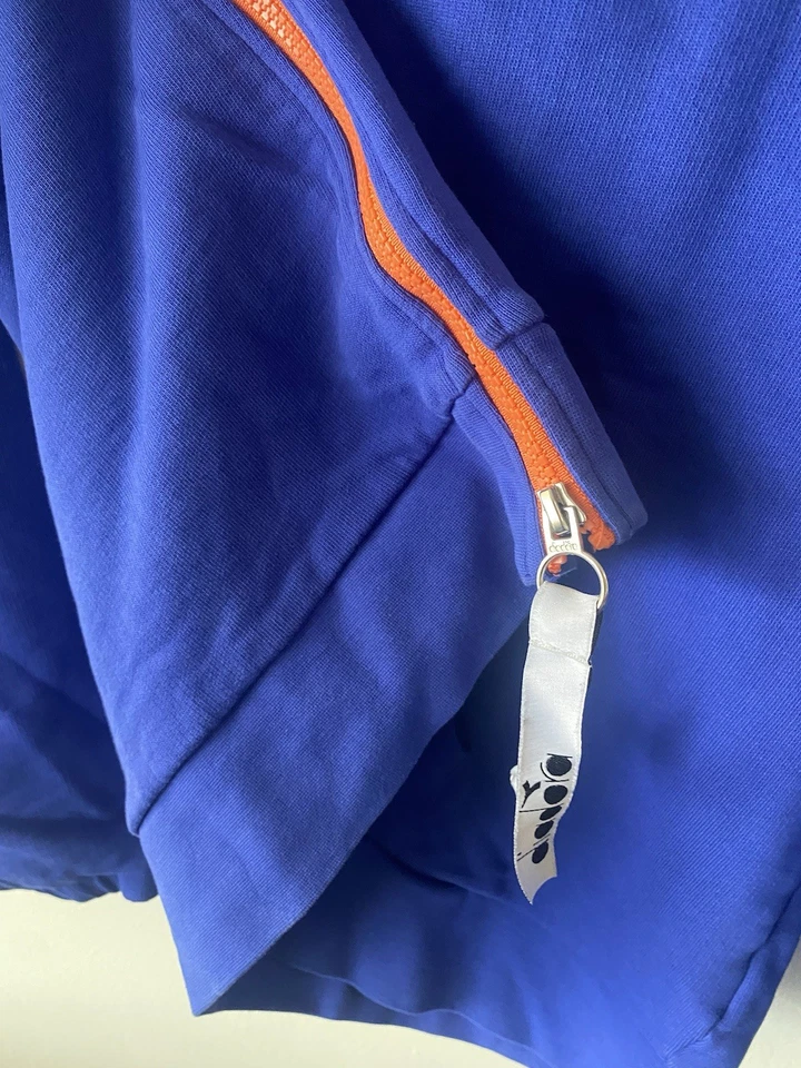 Moletom com capuz Diadora azul violeta mangas gravadas street wear italiano GG - Imagem 4 de 4