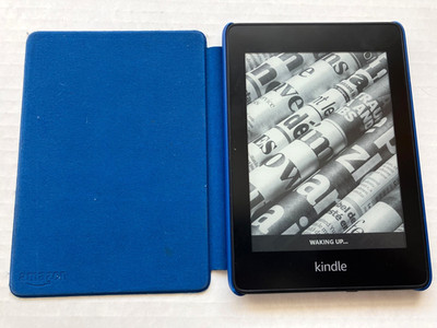 Kindle Paperwhite Reader, 10th Gen, 6'' Scrn, Model PQ94WIF, w/Blue Cvr. *TESTED*