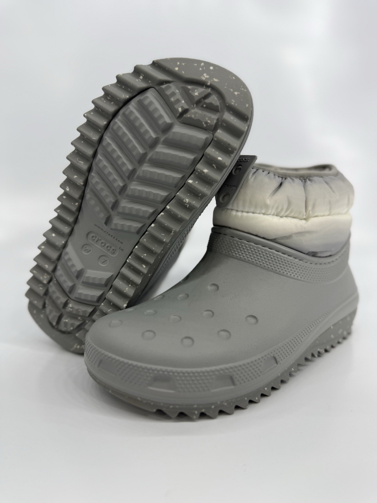 Crocs women’s Classic Neo Puff Shorty Boot W Snow Croc Sz 7