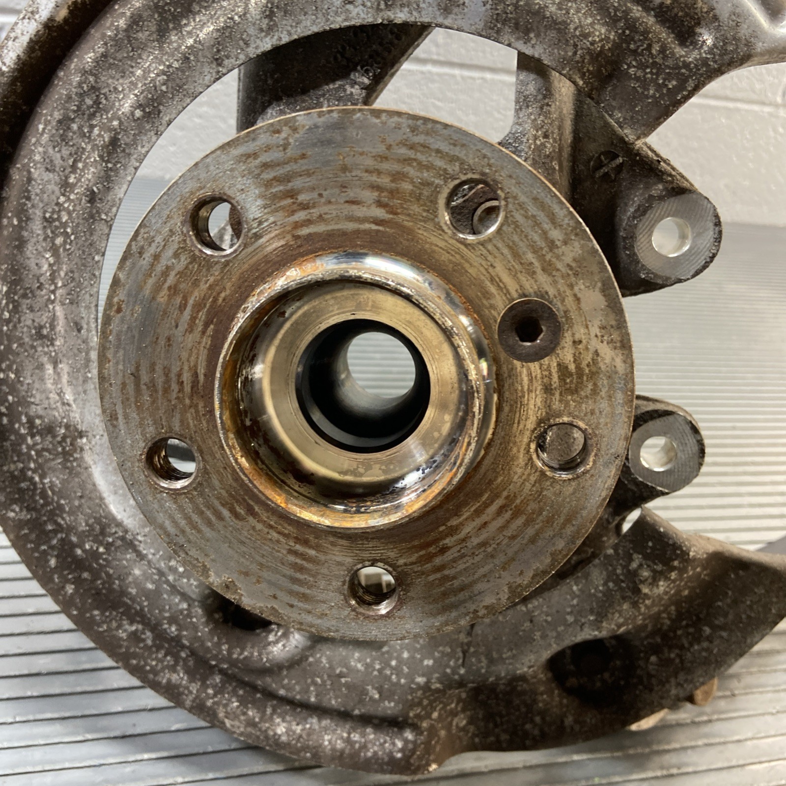 2014-2020 BMW i8 I12 AWD Rear Right Spindle Knuckle Hub W/ Arms 76K Miles OEM