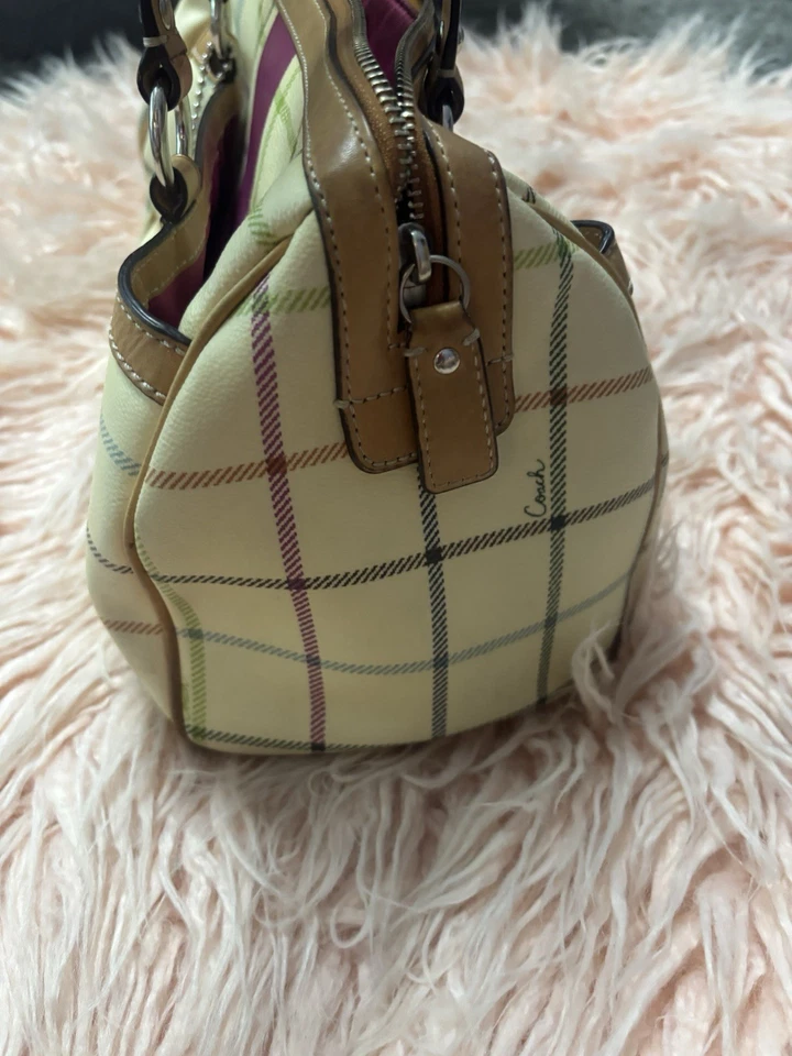 Bolso de Hombro Coach Vintage Cuero Peyton Mediano Rosa a Cuadros Usado en Excelente Condición Foto 3 de 4