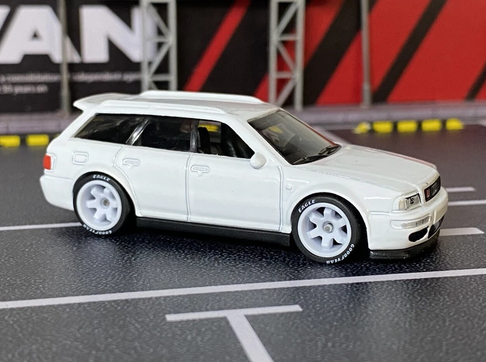 Rueda suelta Hot Wheels Custom 94 Audi Avant RS2 intercambiada elige una rueda Foto 3 de 4