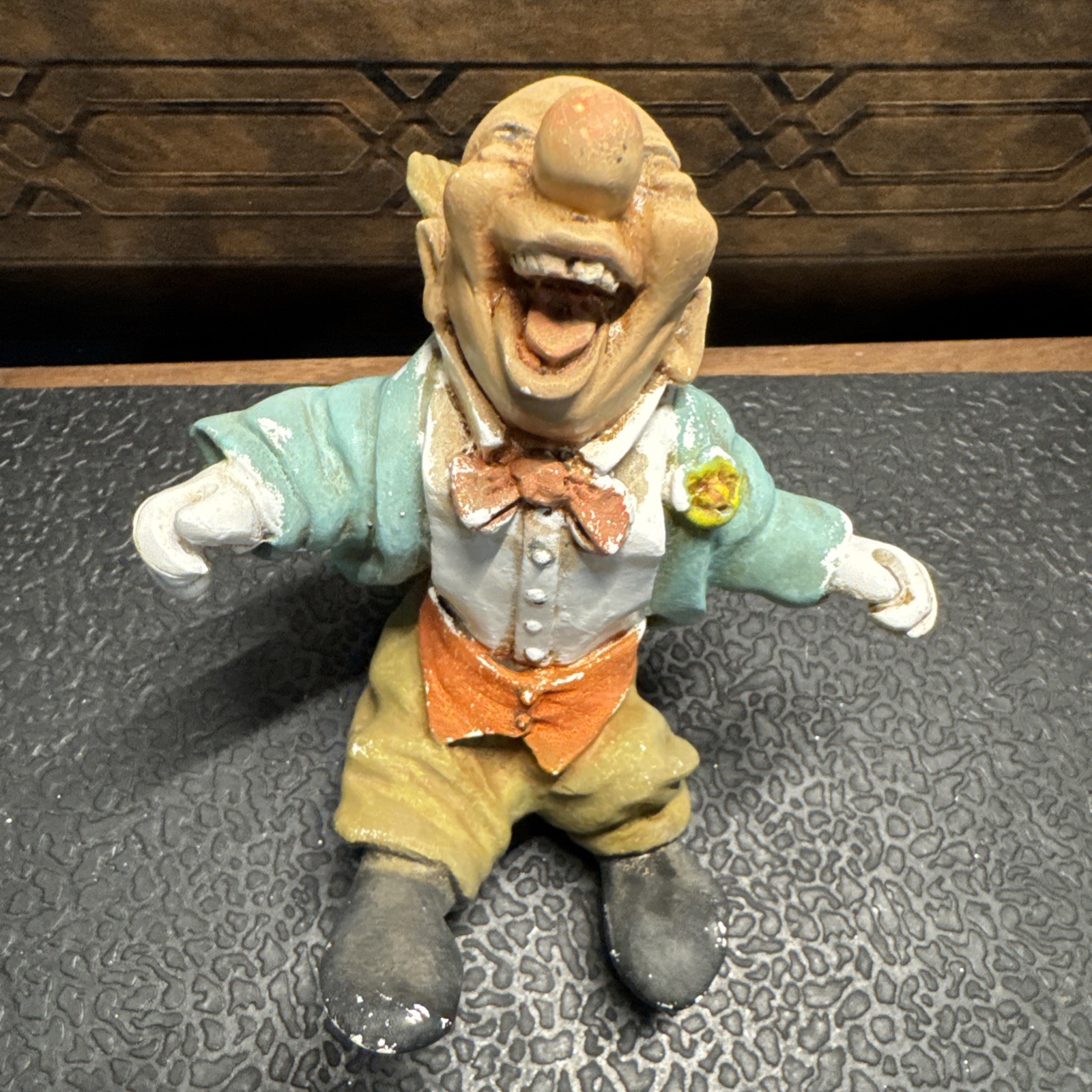 Vintage 1977 Universal Statuary Corp. Laughing Clown Figurine *As-Is* No Swing