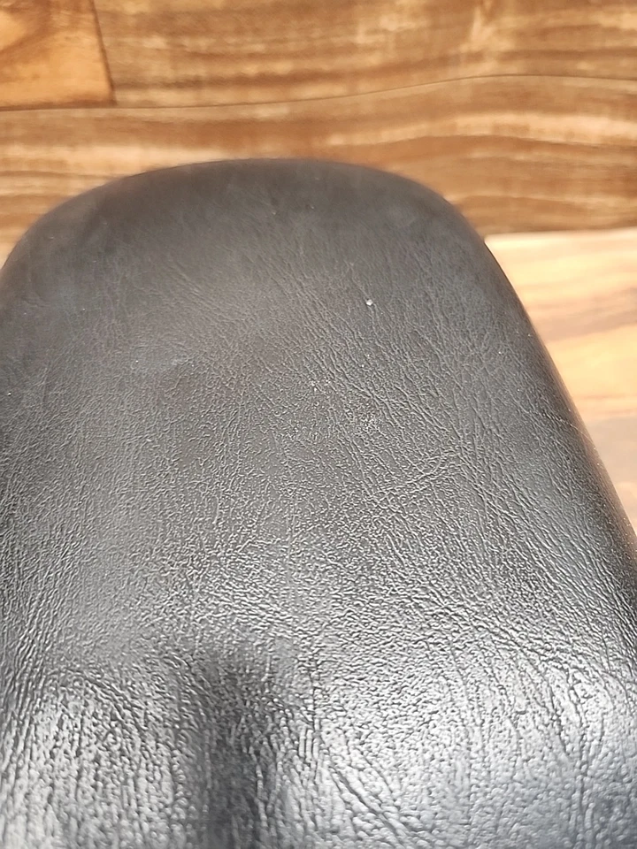 00-05 Chevy Monte Carlo Consola Central Apoyabrazos Tapa Conjunto Almohadilla Superior Negra OEM Foto 3 de 4