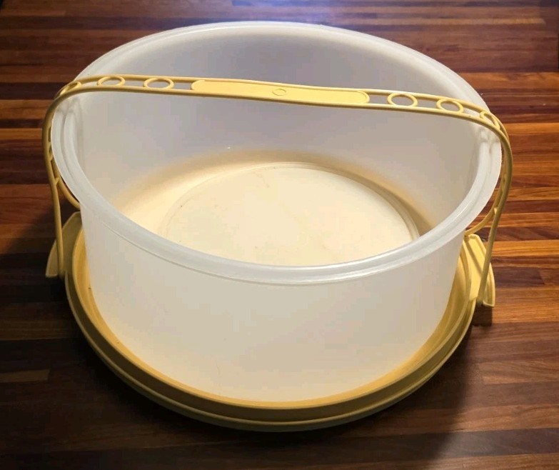 Vintage Tupperware Cake Carrier 684-7 Harvest Gold W/Handle 624-24 Lid 683-7