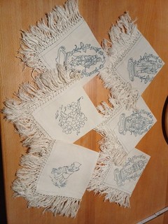 Leinen SERVIETTEN DECKCHEN 36X36 cm Fransen Handbestickt antik Lagerungsspuren