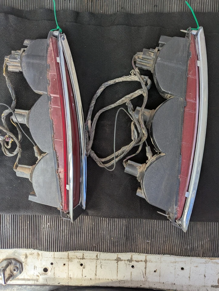 Luz trasera original OEM 94-99 Cadillac DeVille hecha en EE. UU. envío solo $10 Foto 3 de 4