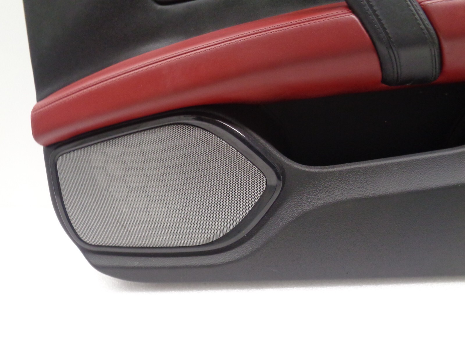 2014-2017 Maserati Ghibli Front Right Interior Door Panel Red Black OEM AK230958