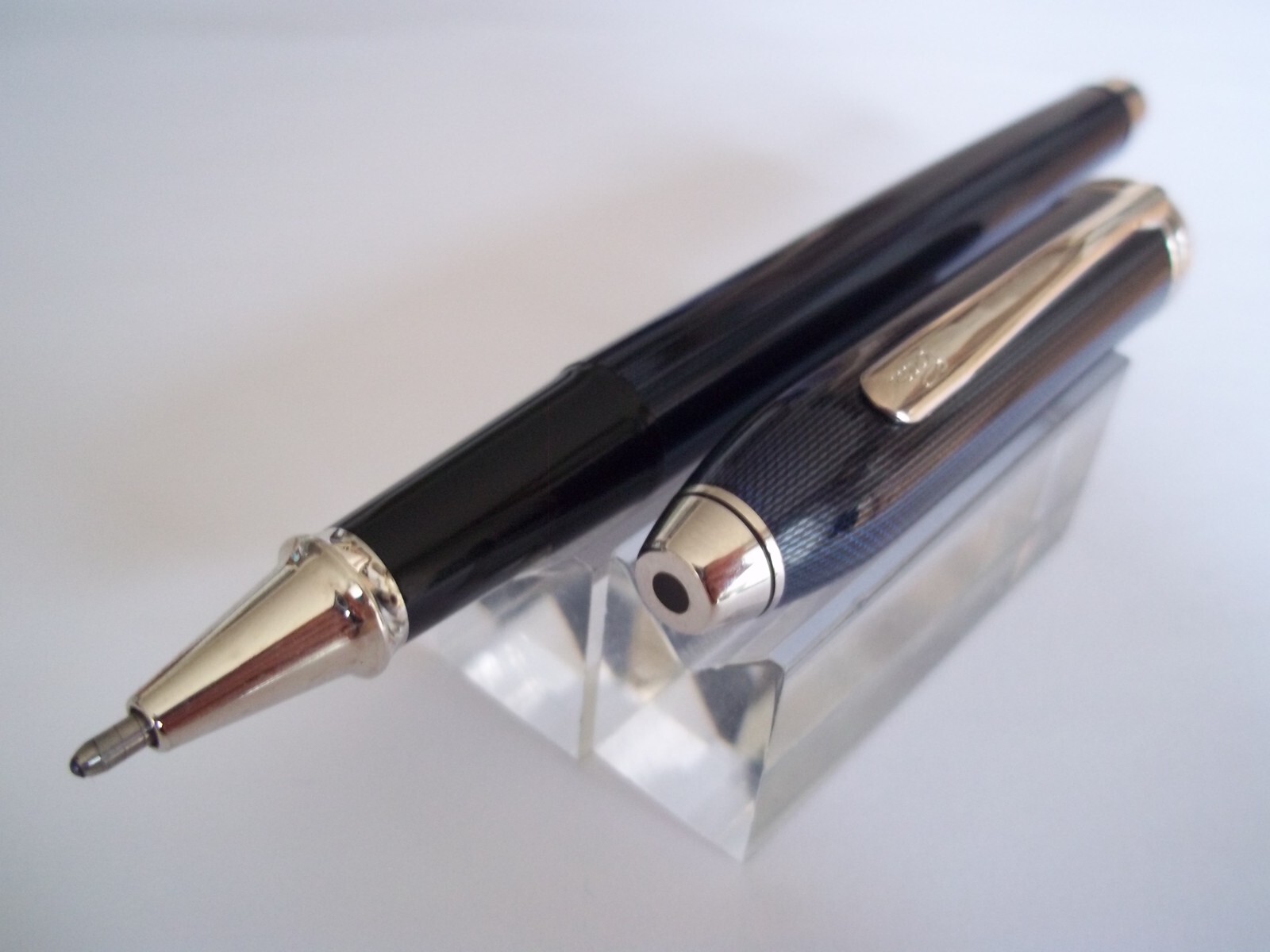 Stylo roller Cross bleu quartz pour une écriture fluide sans fatigue