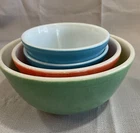 Vintage Pyrex Mixing Bowls Lot of 4, Green, Red, and 2 Blue    (1234)