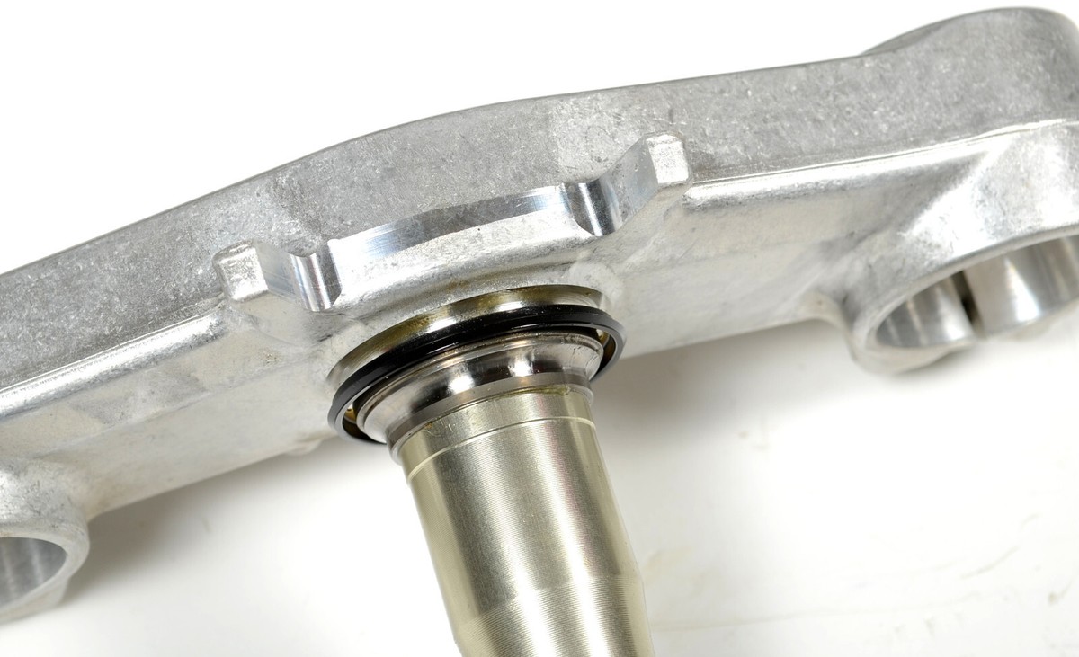 KAWASAKI - NINJA ZX6R - STEERING STEM LOWER TRIPLE TREE - 2007