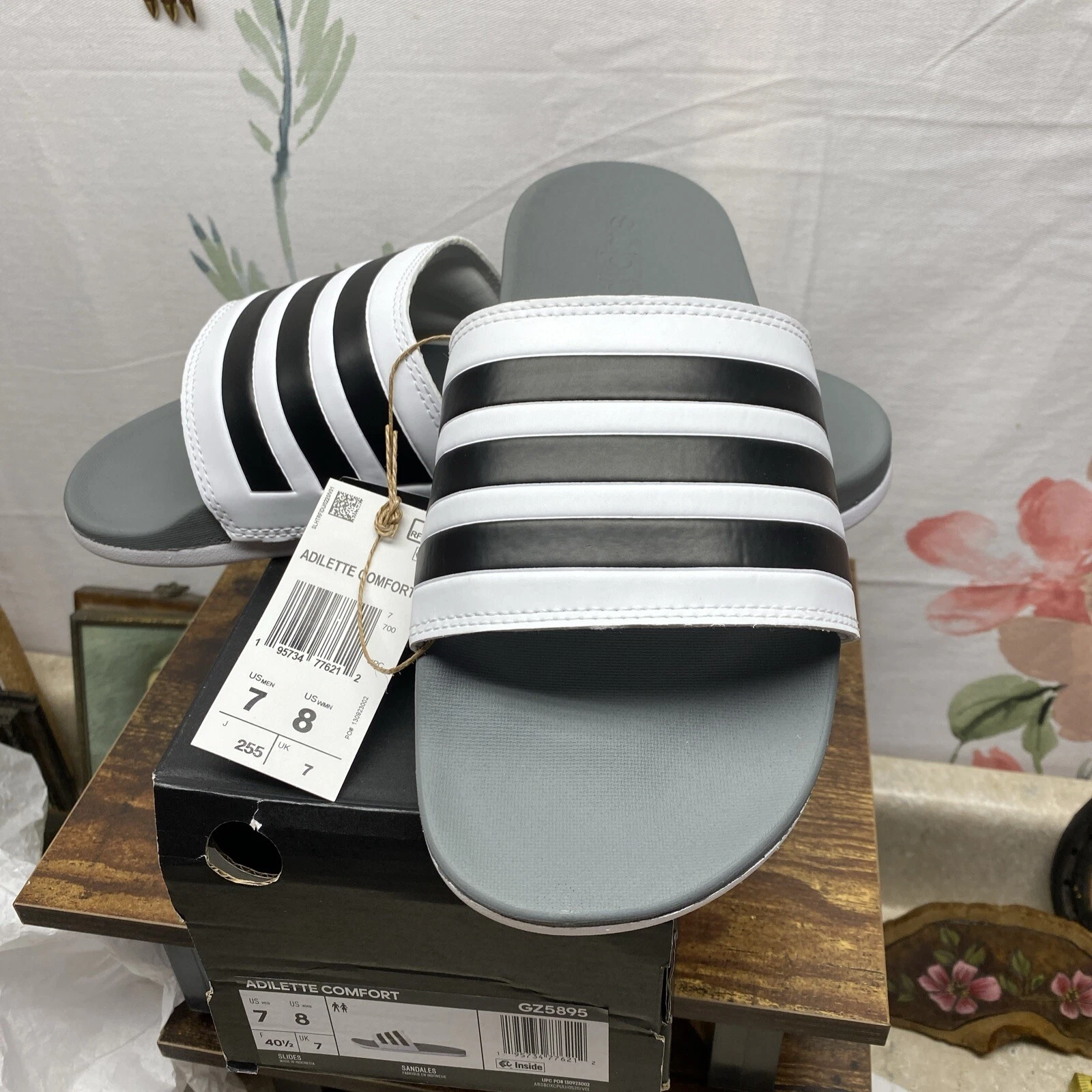 Sandalo Adidas Adilette Comfort Slide da donna taglia 8US nero core cloud...