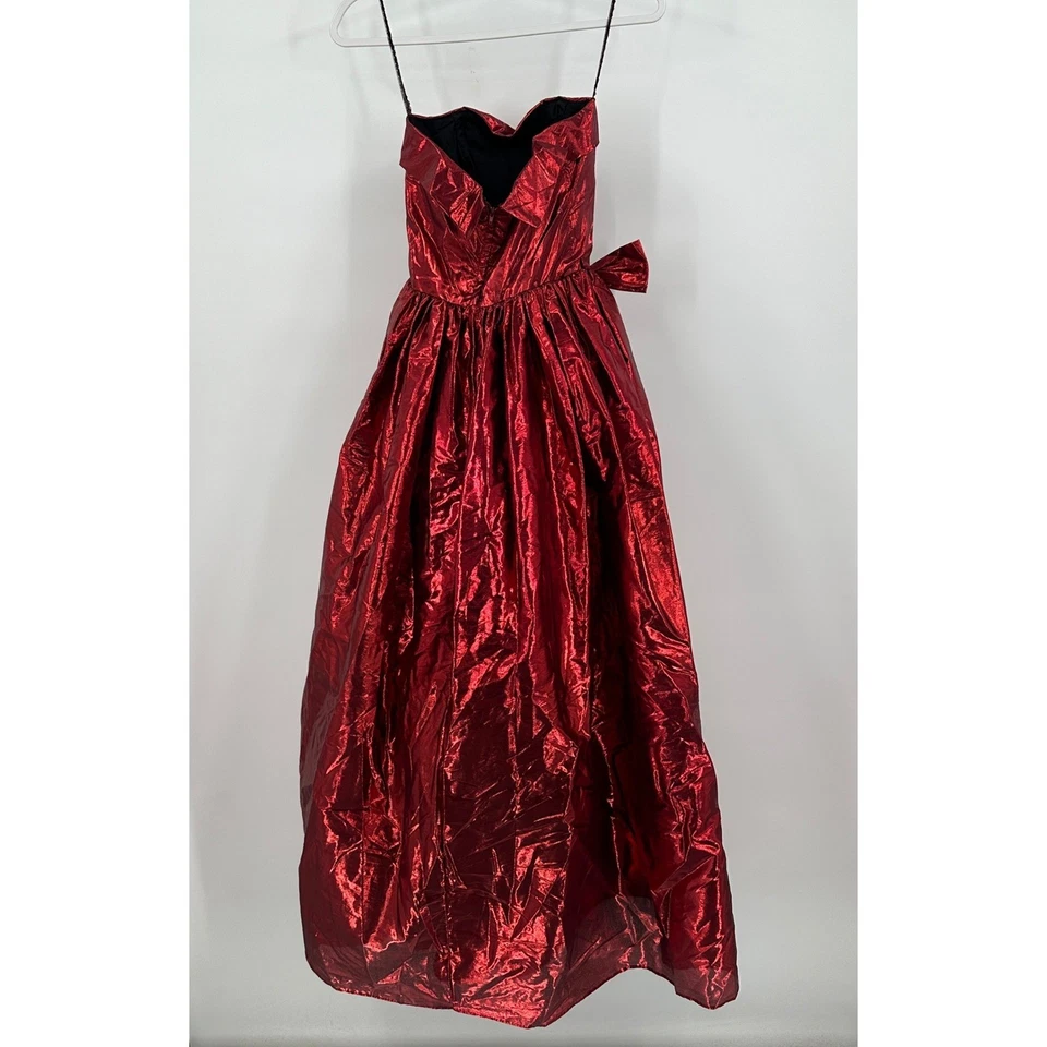 Vestido de graduación Zum Zum para mujer sin tirantes talla 3/4 rojo caja metálica Old Hollywood Foto 3 de 4