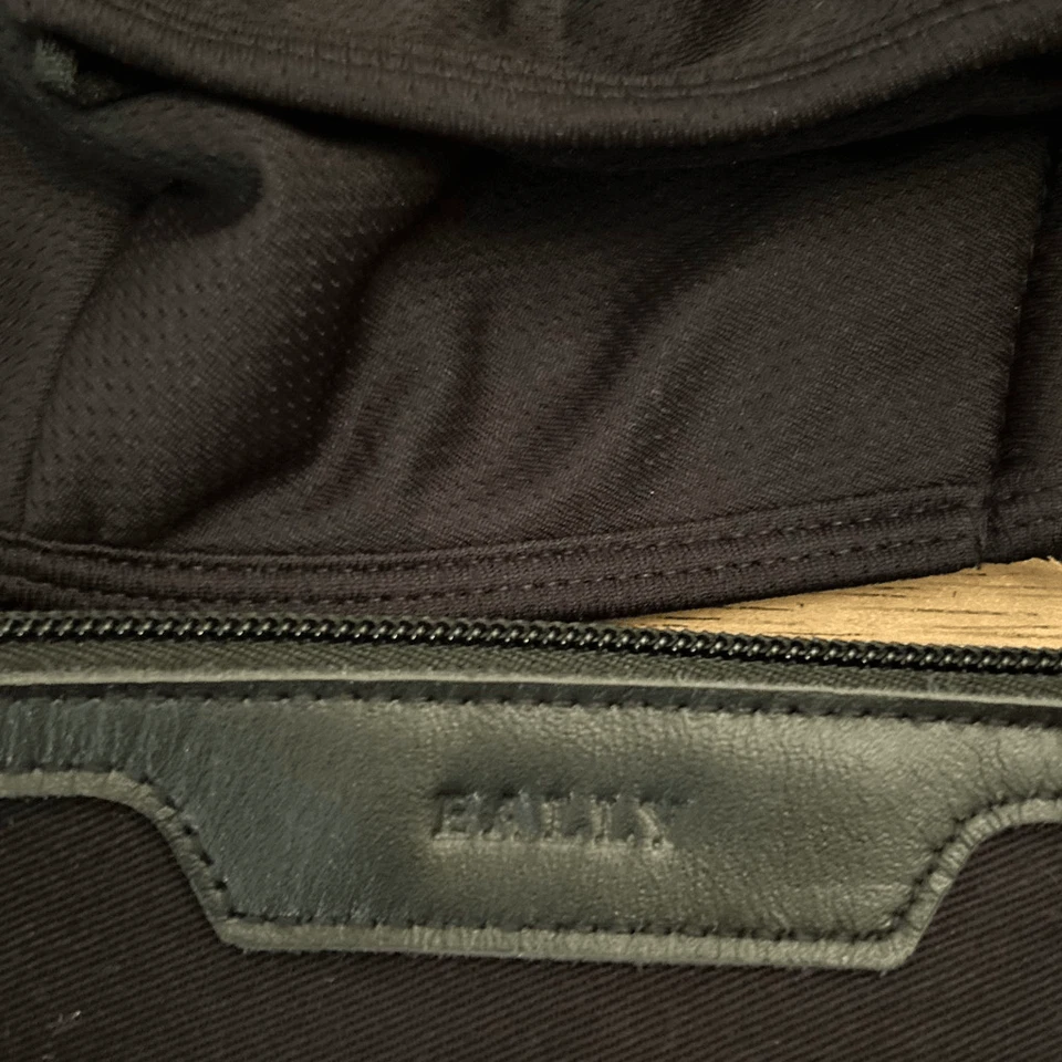 NWOT Bally + Swiss five piece travel bag pouch and three face masks black - Image 2 of 4