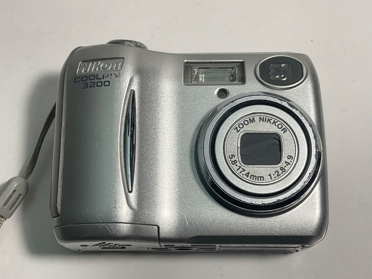 Nikon Coolpix 3200 Digital Camera E3200 3.2MP 3.0x Optical Zoom