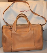 DAMEN HANDTASCHE SALVATORE FERRAGAMO Italy LEDER Farbe beige/sand - gut erhalten