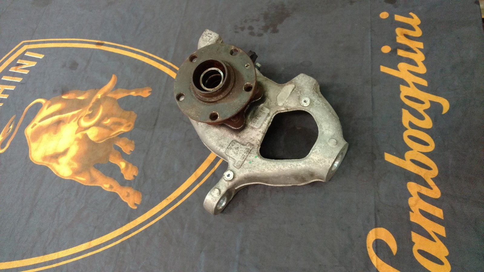LAMBORGHINI HURACAN FRONT LEFT HUB CARRIER STEERING KNUCKLE W/ BEARING & HUB OEM