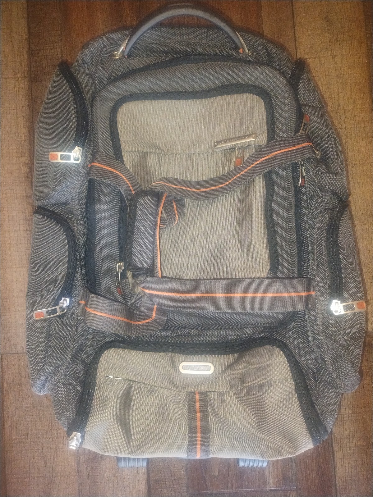 Eddie Bauer Silverton Convertible Large Rolling Carry On Duf