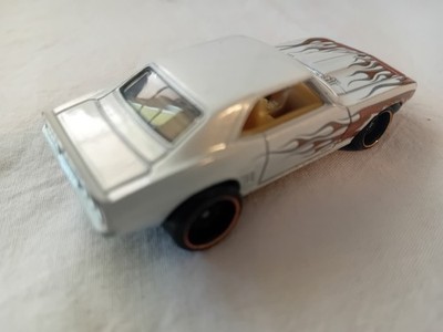 2007, Hot Wheels ´69 Camaro, weiß, Flames, lose