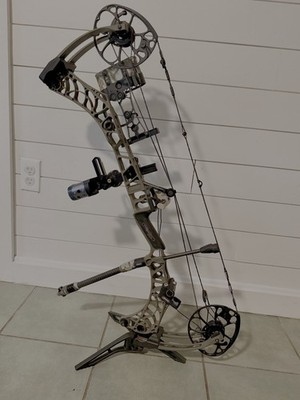 Mathews V3 31 Right Handed Ambush Green Bow 60-70lbs with sight and arrow rest