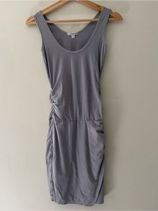 carrie bradshaw grey tank dress carrie bradshaw summer outfits