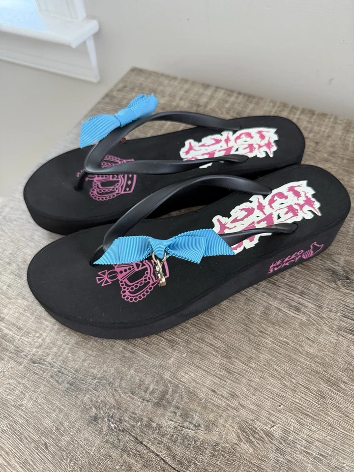 NUEVO EN CAJA JUICY COUTURE K617 Sandalias de cuña con lazo negras talla 7M Foto 2 de 4