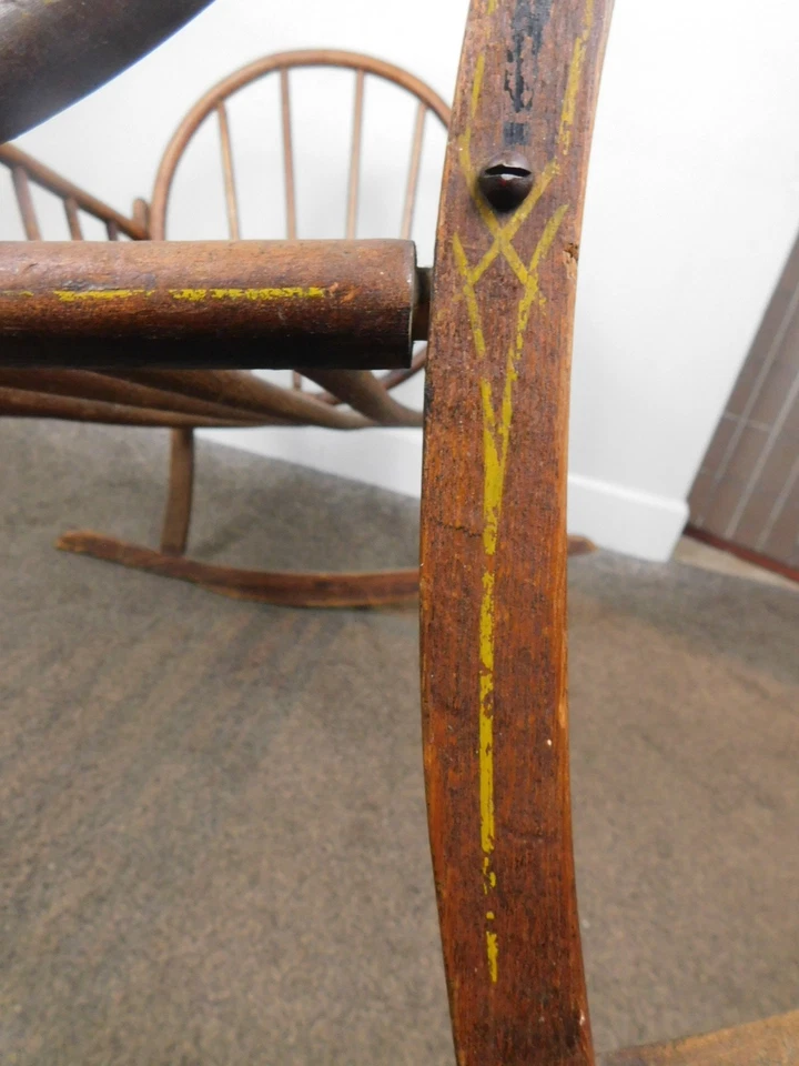 Antigua CUNA MECEDORA Jenny Lind de madera curvada hecha a mano de 39" W de la década de 1890 en muy buena condición Foto 4 de 4