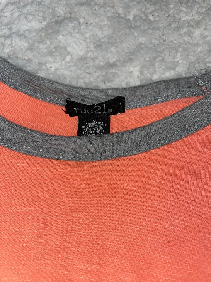 Rue 21 juniors talla. Camiseta pulsera M. Colores lindos y divertidos Foto 2 de 4