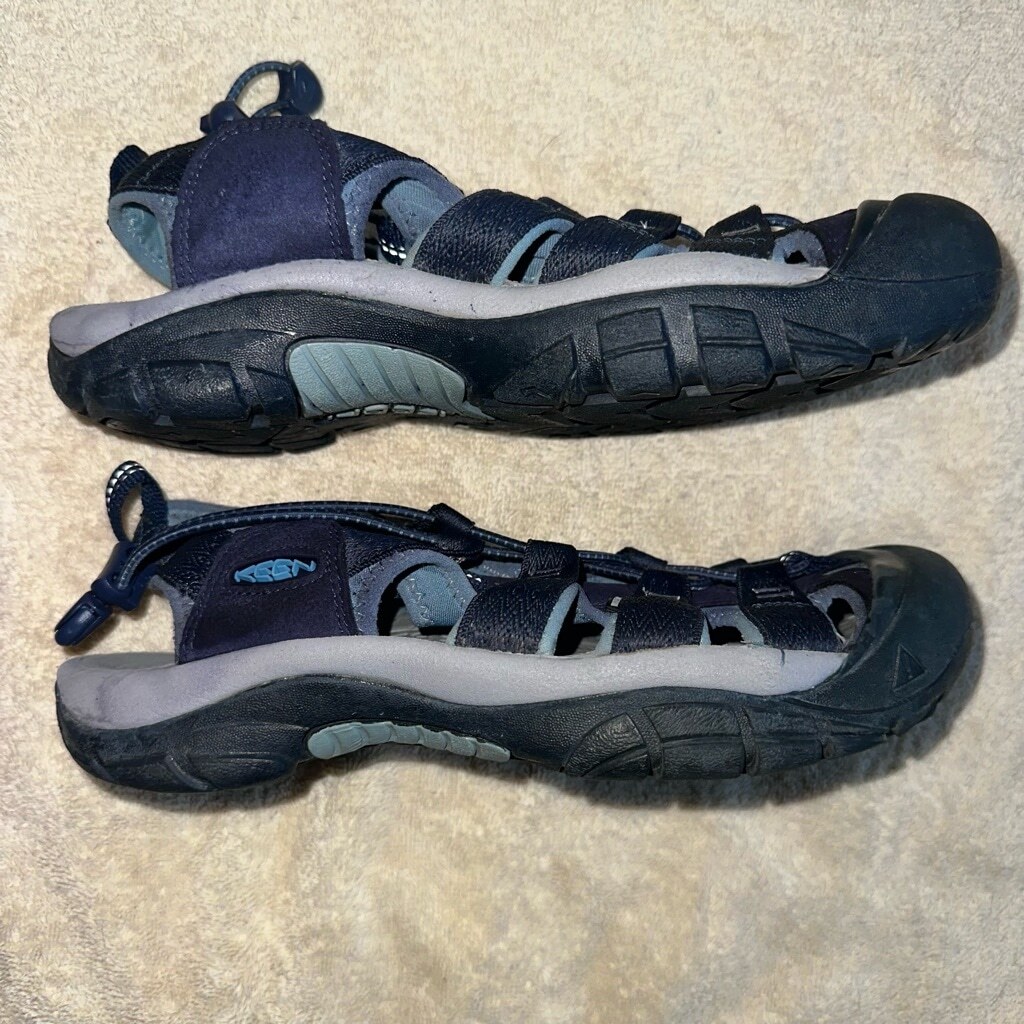 Sandali da trekking impermeabili Keen da donna taglia 7 usati in ottime condizioni blu navy grigio