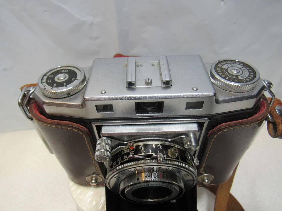 Cámara y estuche Zeiss Ikonta Prontor SV - Novar Anastigmat 1:3,5 F = 75 mm (A30J) Foto 3 de 4