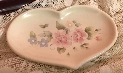 Pfaltzgraff Vintage Tea Rose Heart-Shaped Trinket Dish 5" Diameter