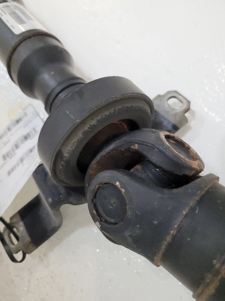 2010 - 2015 CHEVROLET CAMARO Rear Drive Shaft Automatic Transmission Opt Myb - Imagem 4 de 4