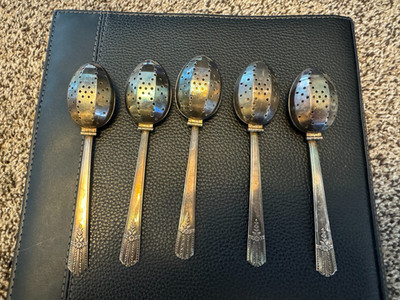 5 Vintage WM. A. Rogers A1 Plus Oneida Ltd. Pierced Berry Spoons Silverplate