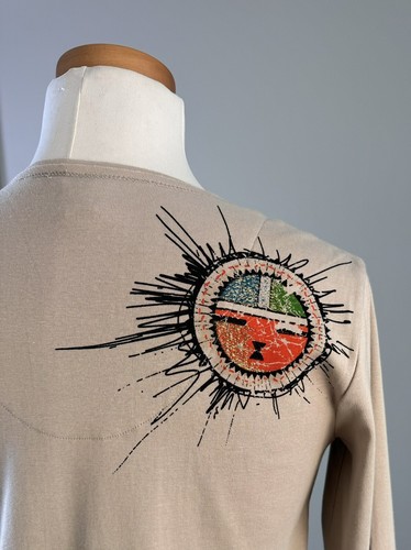Camiseta Top Chico's Bordada Algodón Apliques de Pájaro-Sol Artísticos Cuello en V Bordado-1 - Imagen 5 de 9