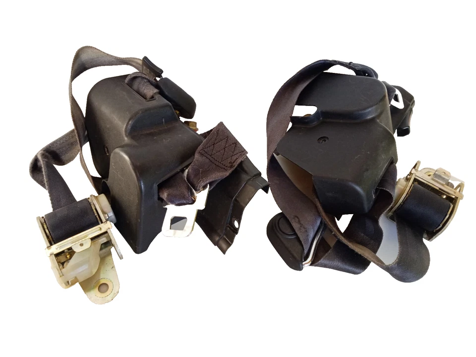 1975 TOYOTA COROLLA 3 Point Seat Belt Set W/ Plastic Covers 142103 Toki Rika Co. - Image 2 of 4