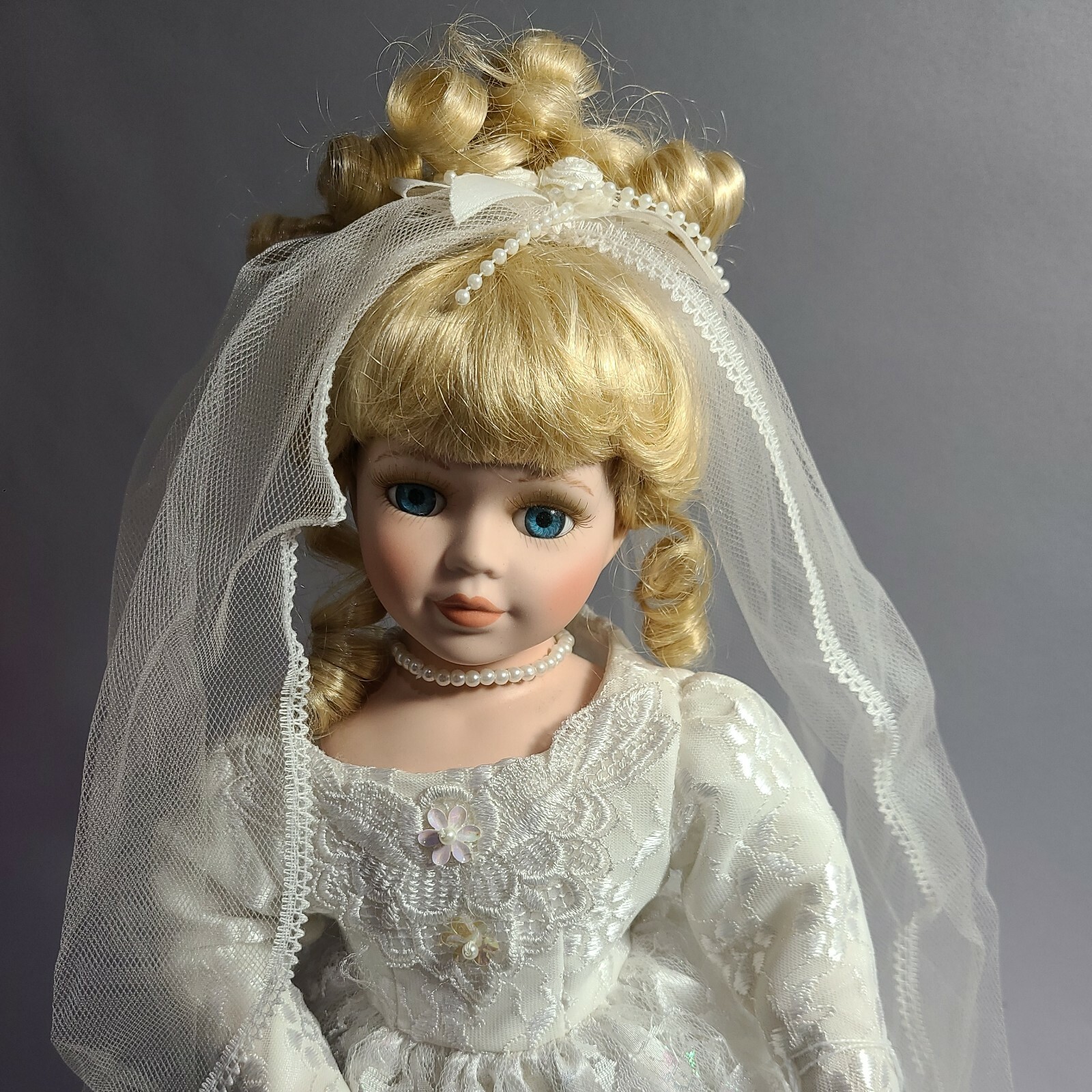 284* BEAUTIFUL 16" PORCELAIN BRIDE DOLL ♡ EMERALD DOLL COLLECTION