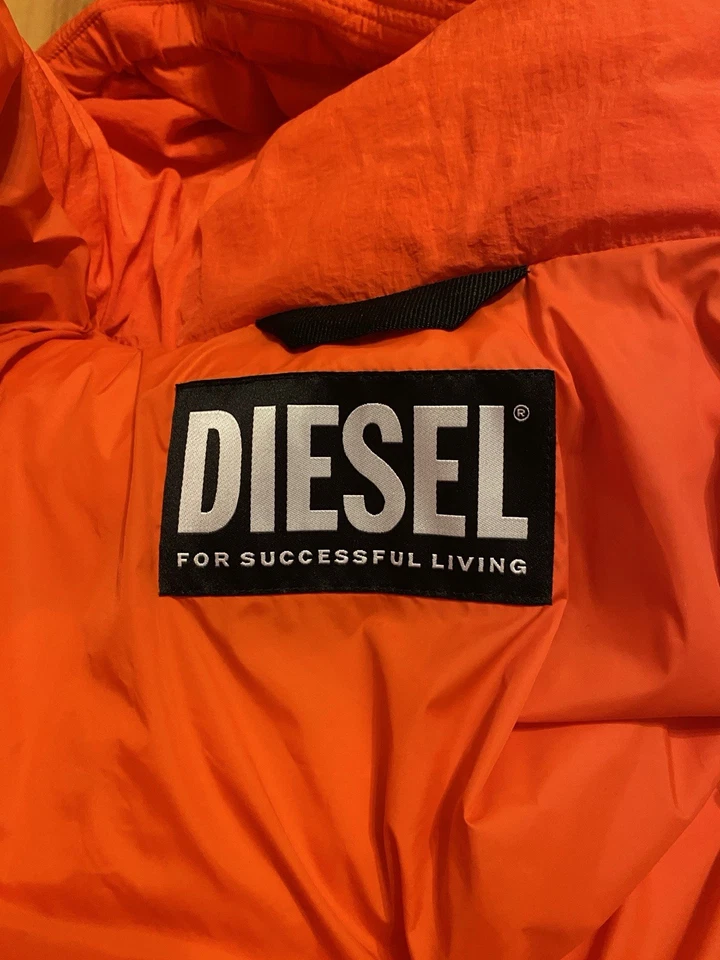 New Diesel Big Logo D Oversize Puffer Jacket - Image 4 of 4