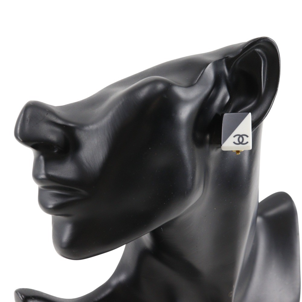 CHANEL COCO Mark Earring Square Black / white plastic Square 5g 