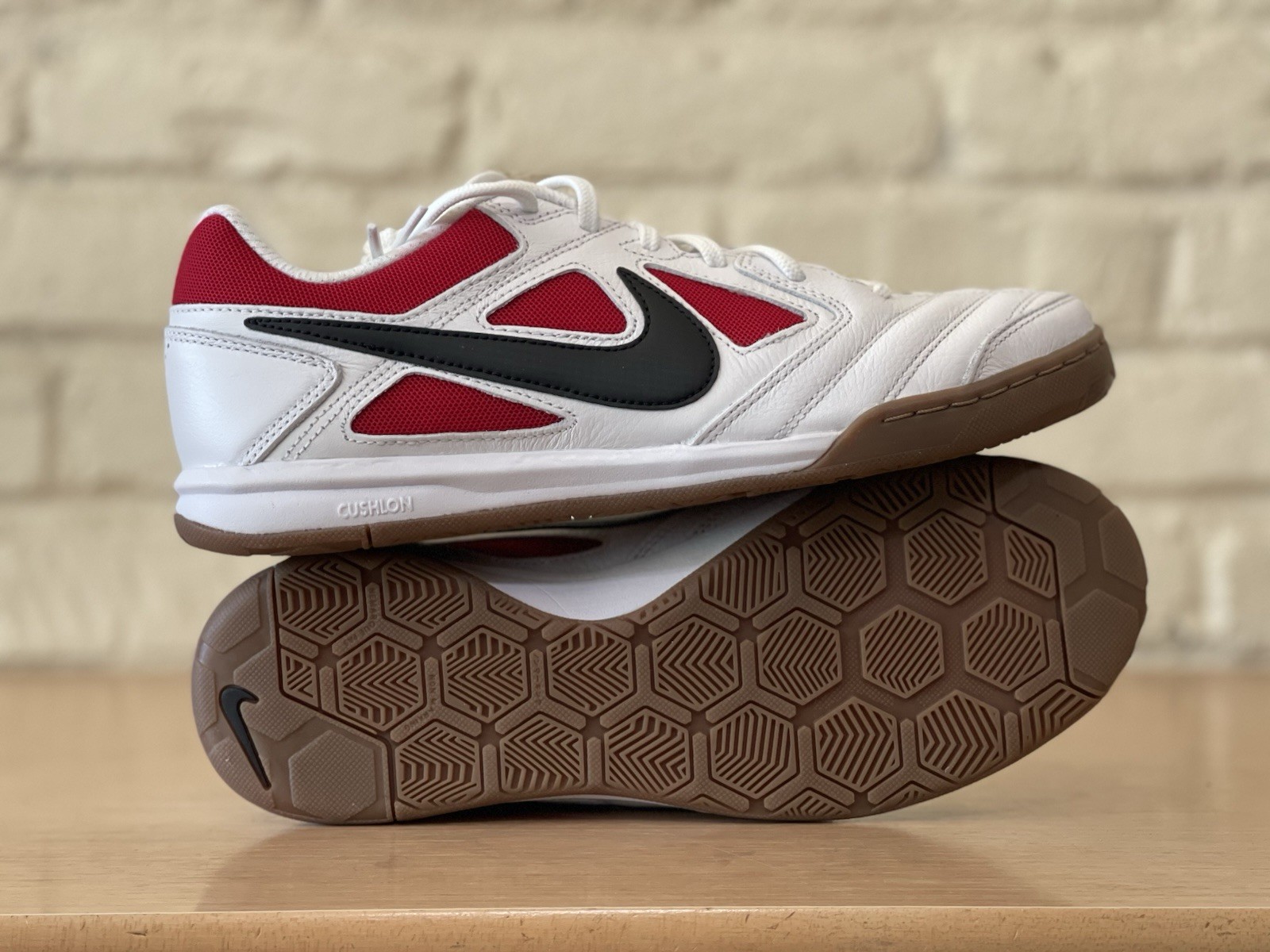 Nike Gato White Gym Red Black Gum Soccer Shoes IB8509-100 Men 8 / Women 9.5 New