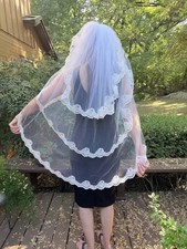 Vintage 3 Tiered Ivory Knee Length Wedding Veil Lace Applique Imitation Pearls