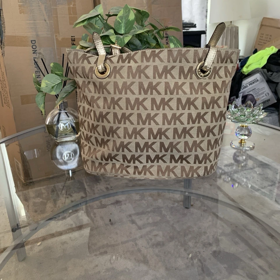 Authentic Michael Kors Signature Tote Bag Used, But In Good Condition - Image 2 of 4
