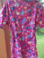 Cherokee Brand Studio SCRUB TOP Size  M - Hearts/Floral/Swirls on Pinks