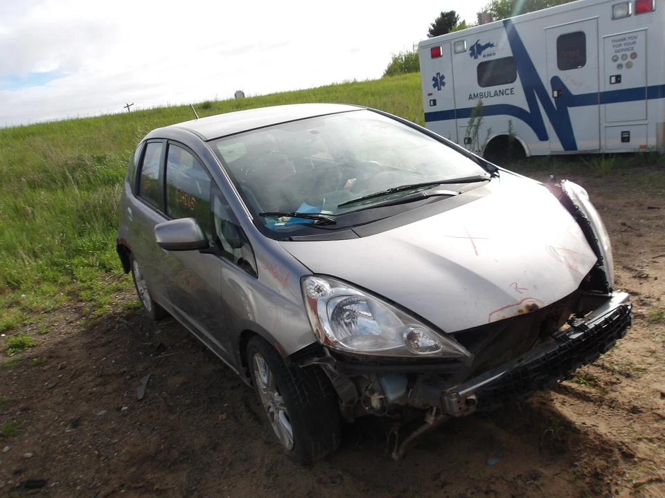 Used Air Cleaner Assembly fits: 2009 Honda Fit  Grade A - Image 2 of 4