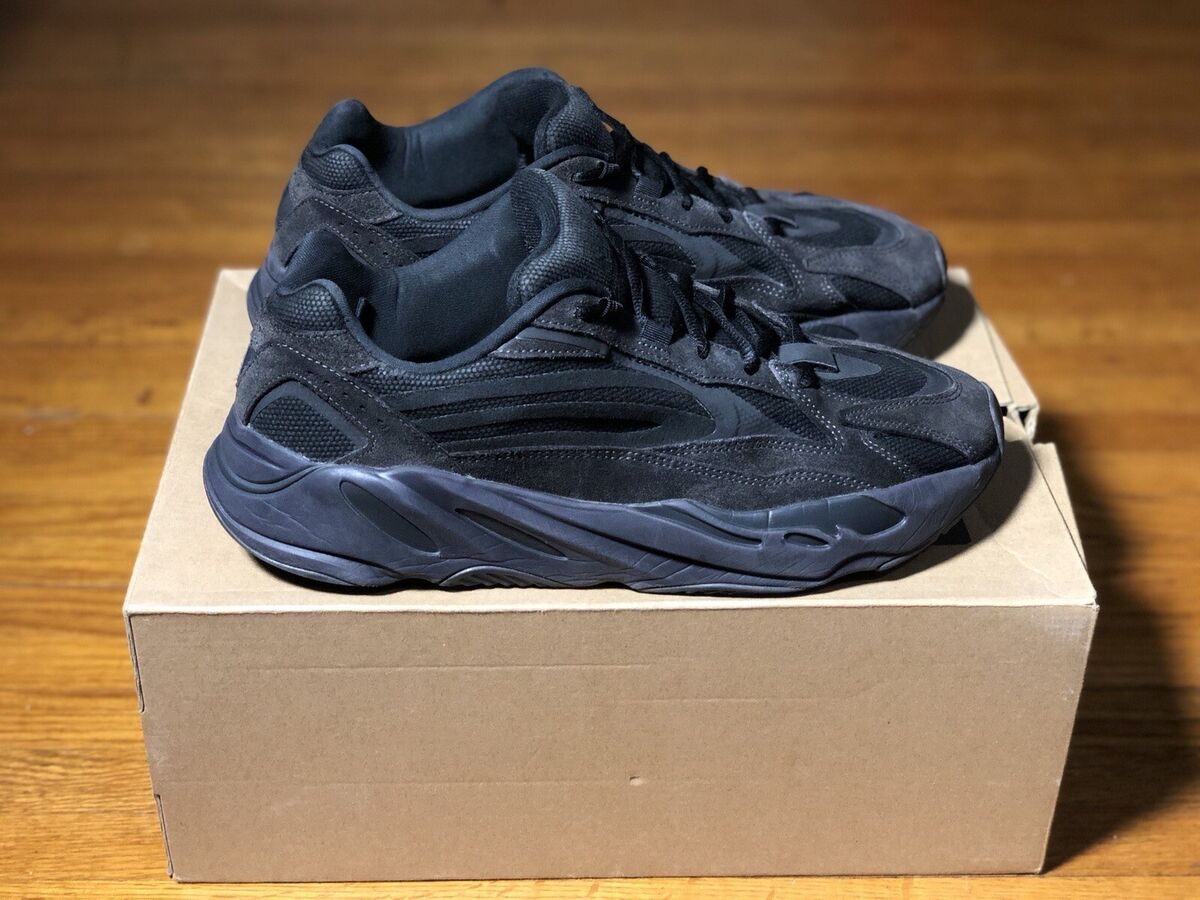 ADIDAS YEEZY BOOST 700 V2 ' TRIPLE BLACK VANTA ' - Size 11 ADIDAS YEEZY BOOST 700 V2 ' TRIPLE BLACK VANTA ' - Size 11